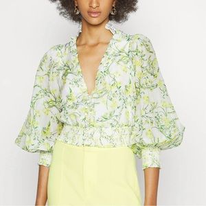 Alice + Olivia Callico blouse White Gren yellow Floral Cropped Smocked Waist